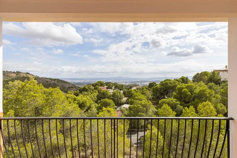 Chalet en Aledo con parcela de 1.000 m² y planta inferior diáfana de 120 m²