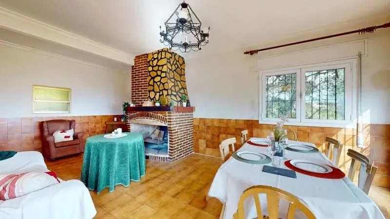 Chalet en Aledo con parcela de 1.000 m² y planta inferior diáfana de 120 m²