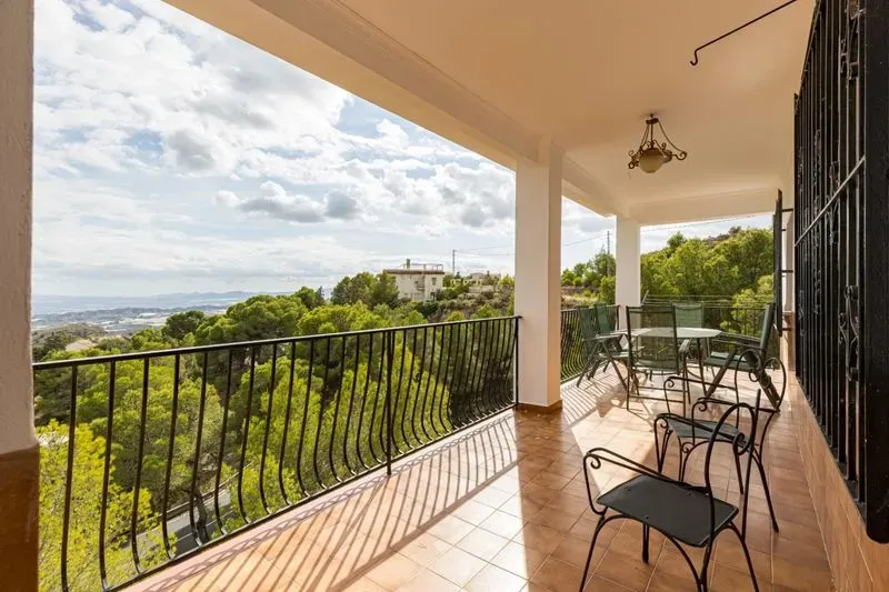 Chalet en Aledo con parcela de 1.000 m² y planta inferior diáfana de 120 m²