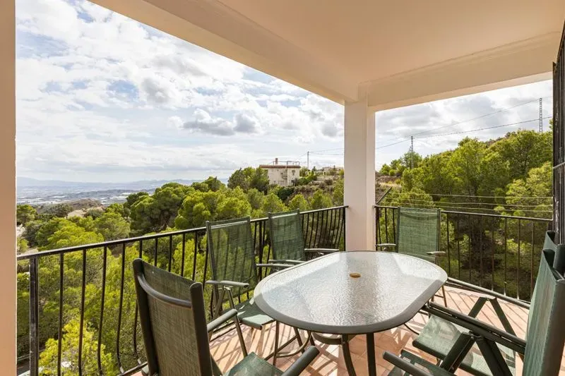 Chalet en Aledo con parcela de 1.000 m² y planta inferior diáfana de 120 m²