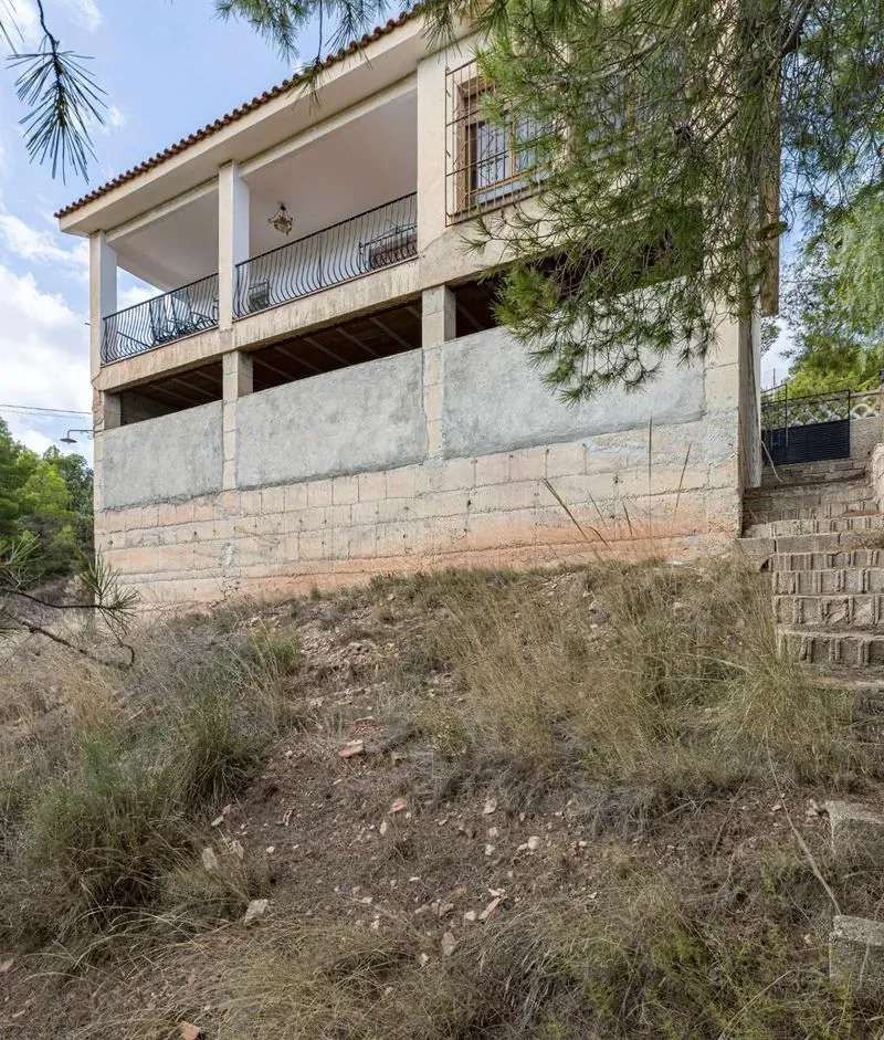 Chalet en Aledo con parcela de 1.000 m² y planta inferior diáfana de 120 m²