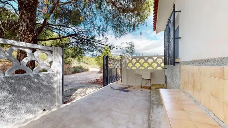 Chalet en Aledo con parcela de 1.000 m² y planta inferior diáfana de 120 m²