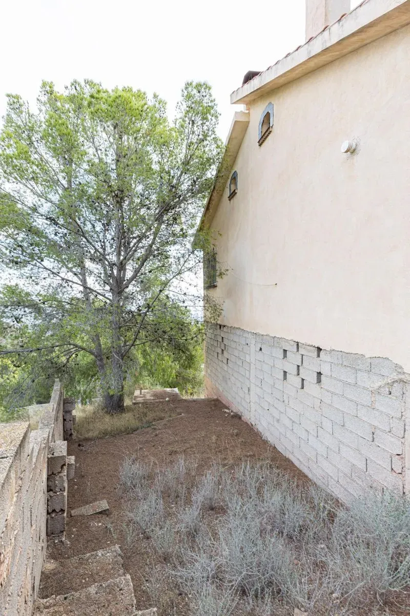 Chalet en Aledo con parcela de 1.000 m² y planta inferior diáfana de 120 m²