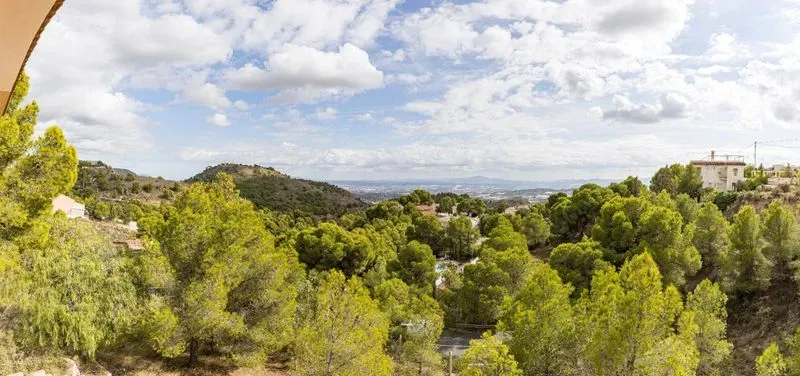 Chalet en Aledo con parcela de 1.000 m² y planta inferior diáfana de 120 m²