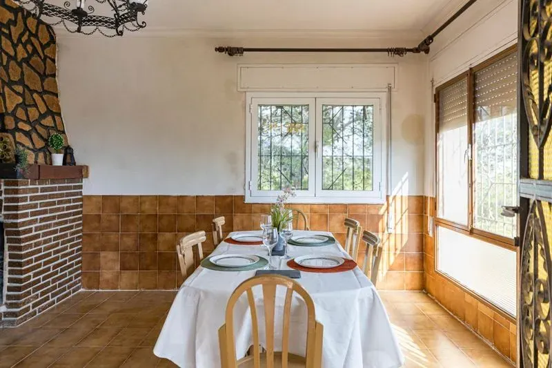 Chalet en Aledo con parcela de 1.000 m² y planta inferior diáfana de 120 m²
