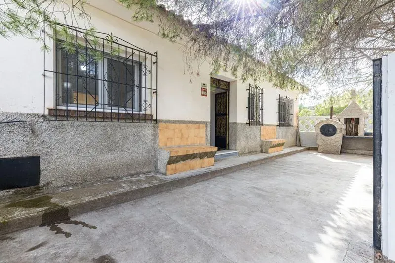 Chalet en Aledo con parcela de 1.000 m² y planta inferior diáfana de 120 m²