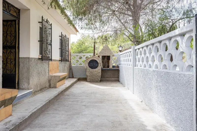 Chalet en Aledo con parcela de 1.000 m² y planta inferior diáfana de 120 m²