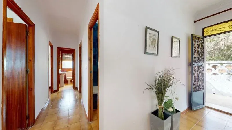 Chalet en Aledo con parcela de 1.000 m² y planta inferior diáfana de 120 m²