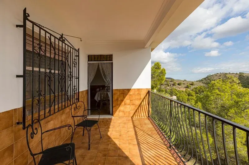Chalet en Aledo con parcela de 1.000 m² y planta inferior diáfana de 120 m²