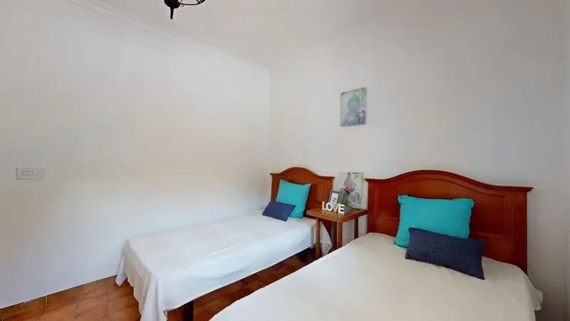 Chalet en Aledo con parcela de 1.000 m² y planta inferior diáfana de 120 m²